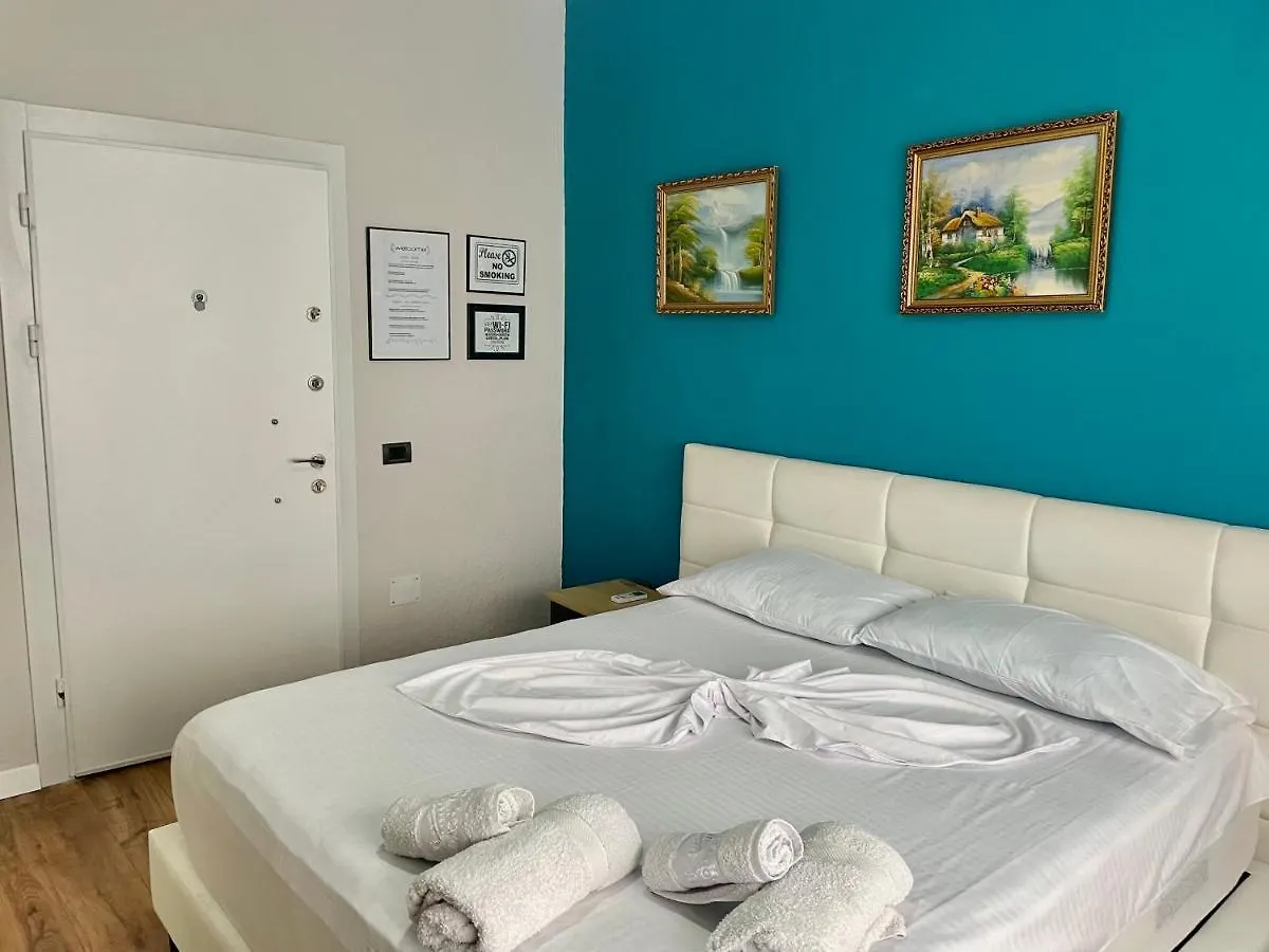 Central Room Private Entry And Bathroom Tiran Konukevi
