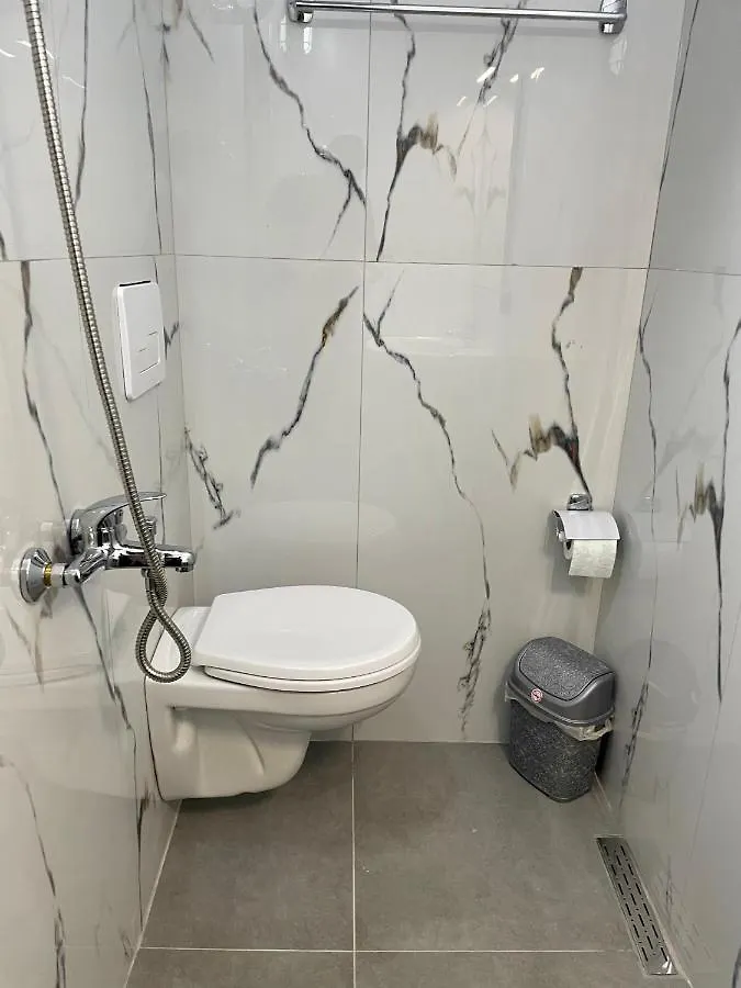Konukevi Central Room Private Entry And Bathroom Tiran